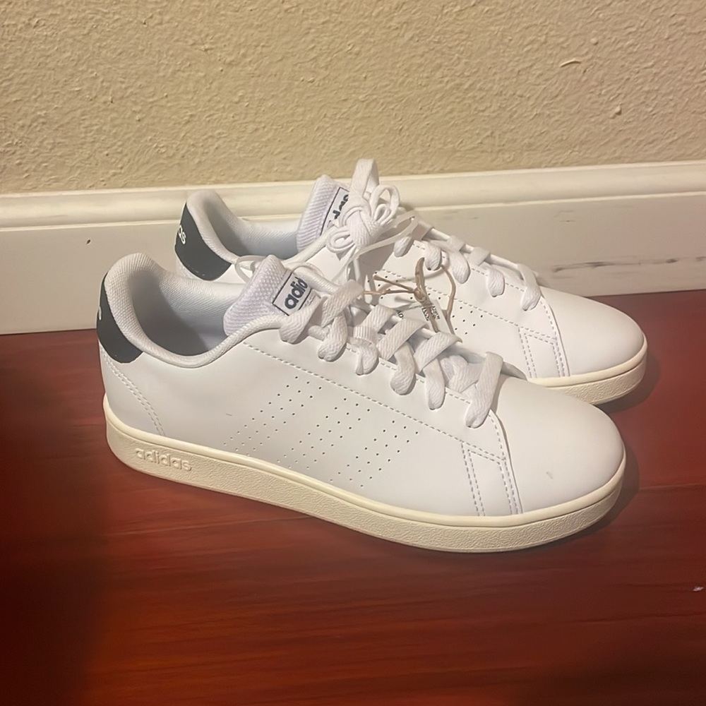 New ADIDAS ADVANTAGE WHITE / BLACK KIDS LACE SHOES SNEAKERS - Picture 1 of 15